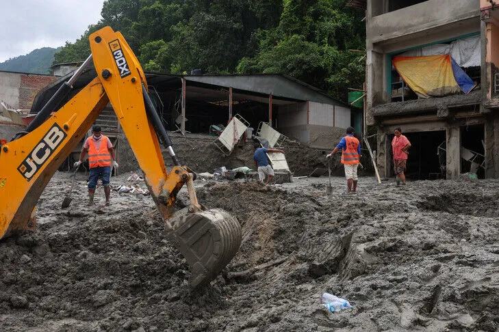 Le bilan des inondations à la frontière sino-népalaise atteint 919 morts, près de 4 800 disparus